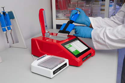 DS-8X Eight Channel Spectrophotometer sample load